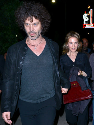 Who is renee zellweger dating now